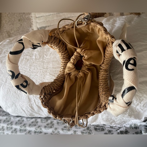 Chic Tan Woven Crossbody Bag with White Handles - Picture 4 of 8